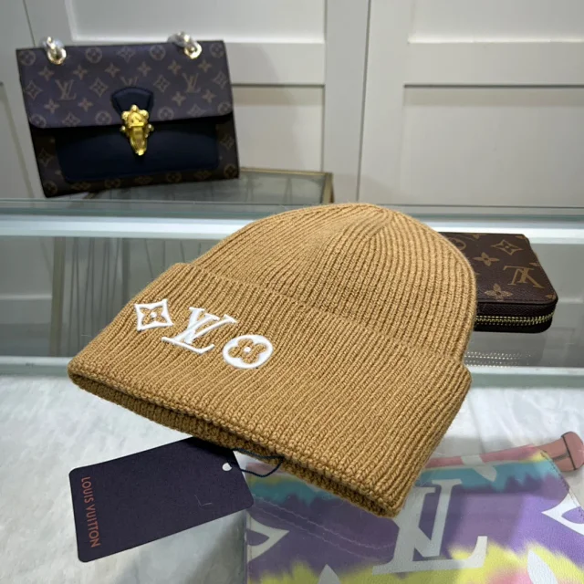 Louis Vuitton Hats Rib-knit beanie with embroidered LV Monogram product detail image 17