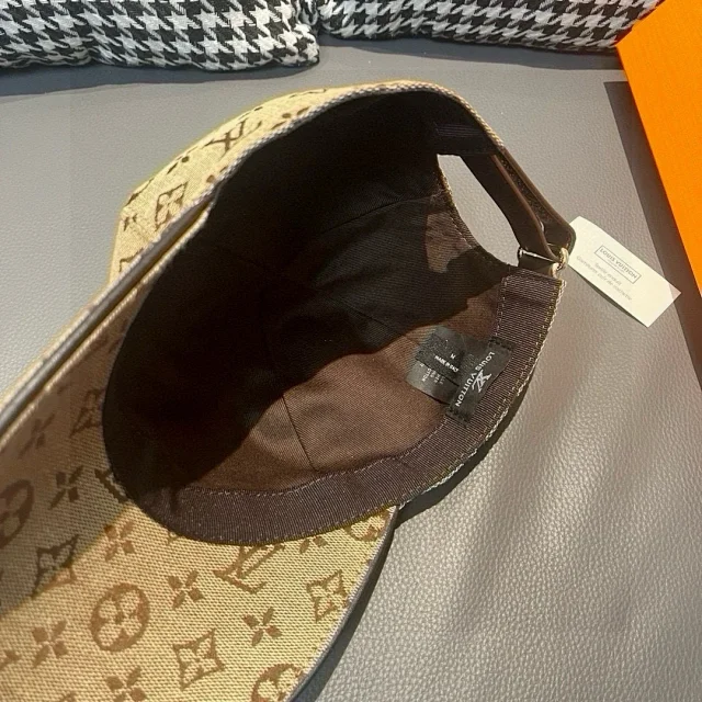 Louis Vuitton Hats Monogram Baseball Cap product detail image 15