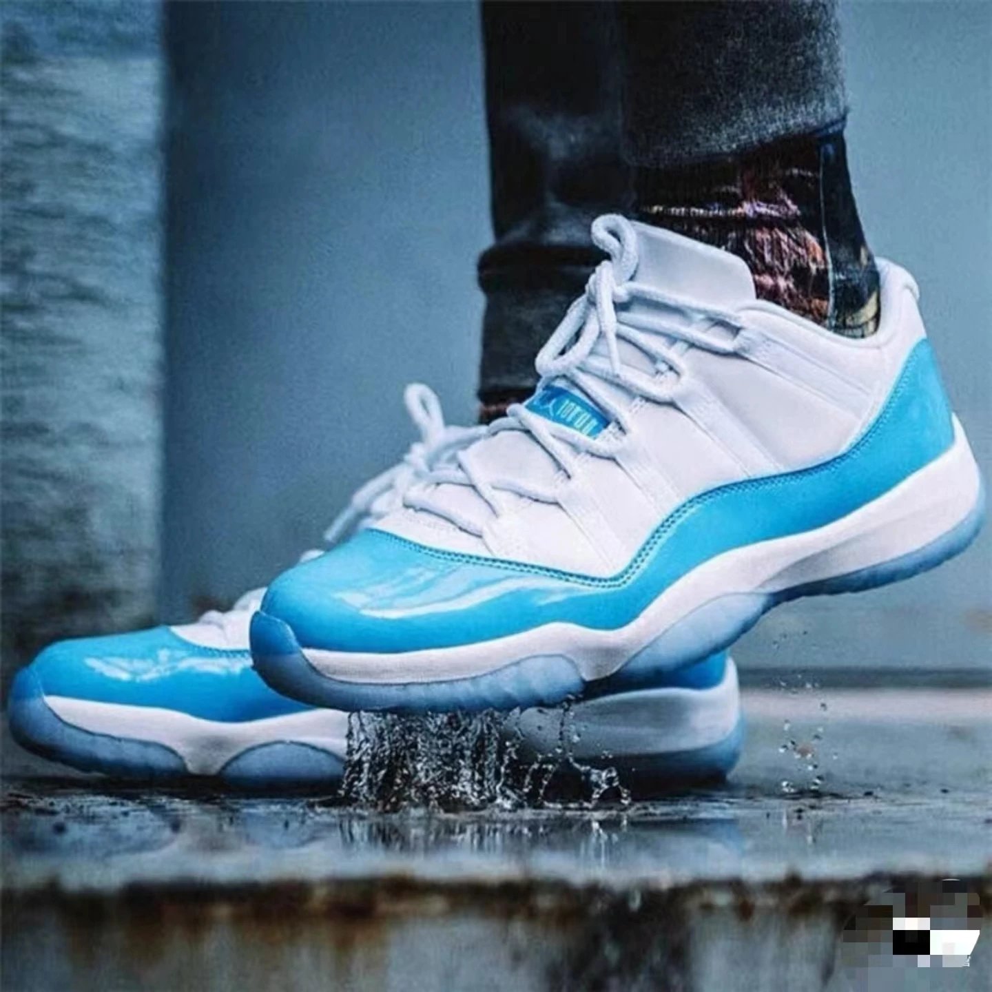 AJ11 Carbon Basketball Shoe