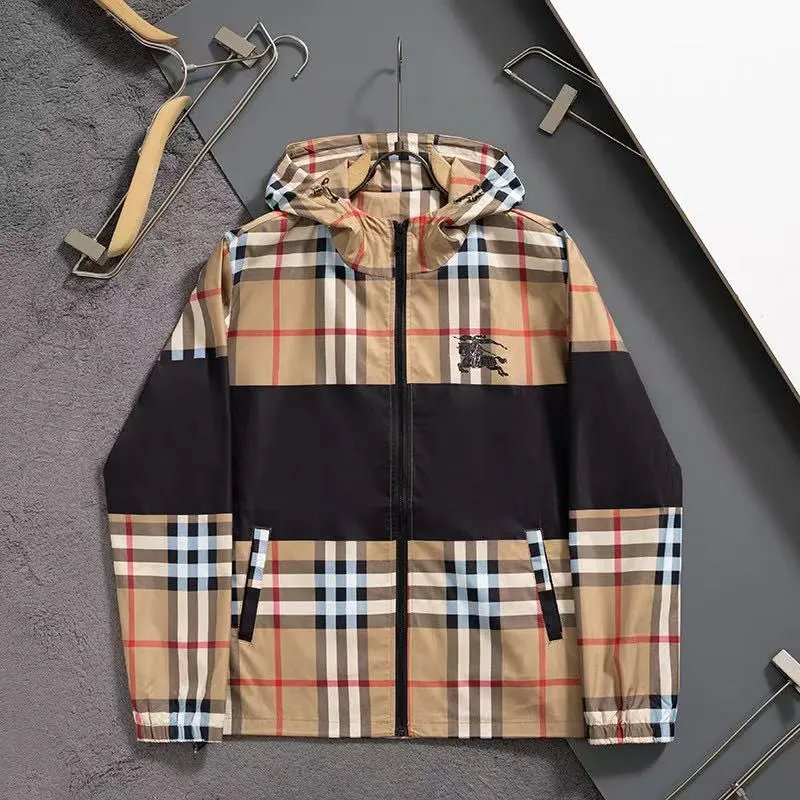 Long sleeved hooded windproof jacket