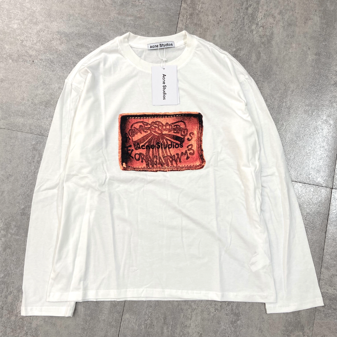 AC81 White