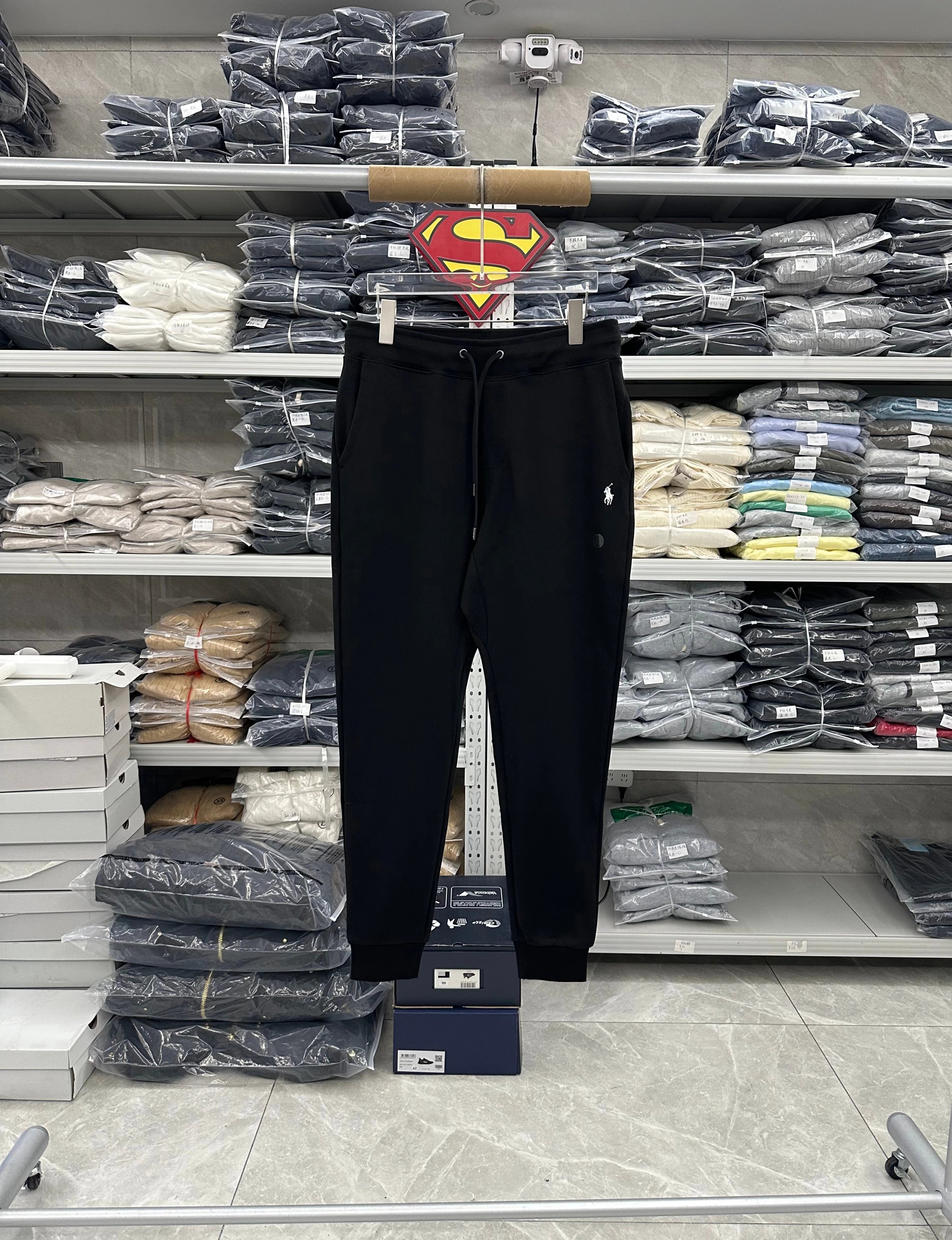 219FP-RL - Men's Cuffed Sweatpants - Black & White Horse Print
