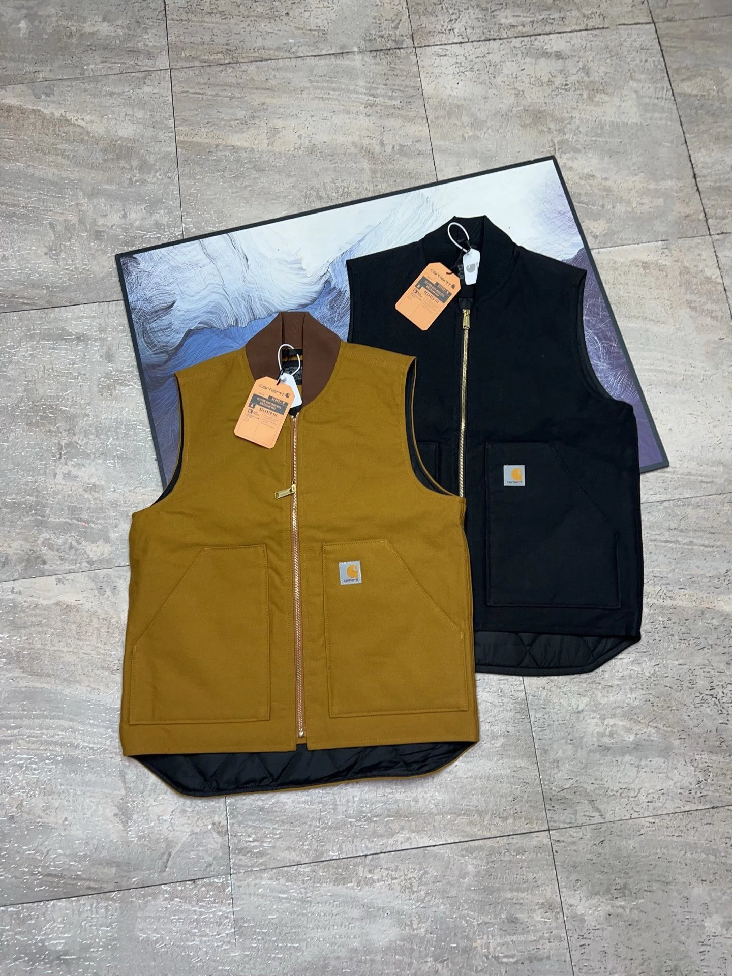 P155💰DP经典棕色Carhartt V01 Duck Vest - Arctic Insulated，卡哈特的V01鸭式背心正是你在寒冷天气中所需要的层次感