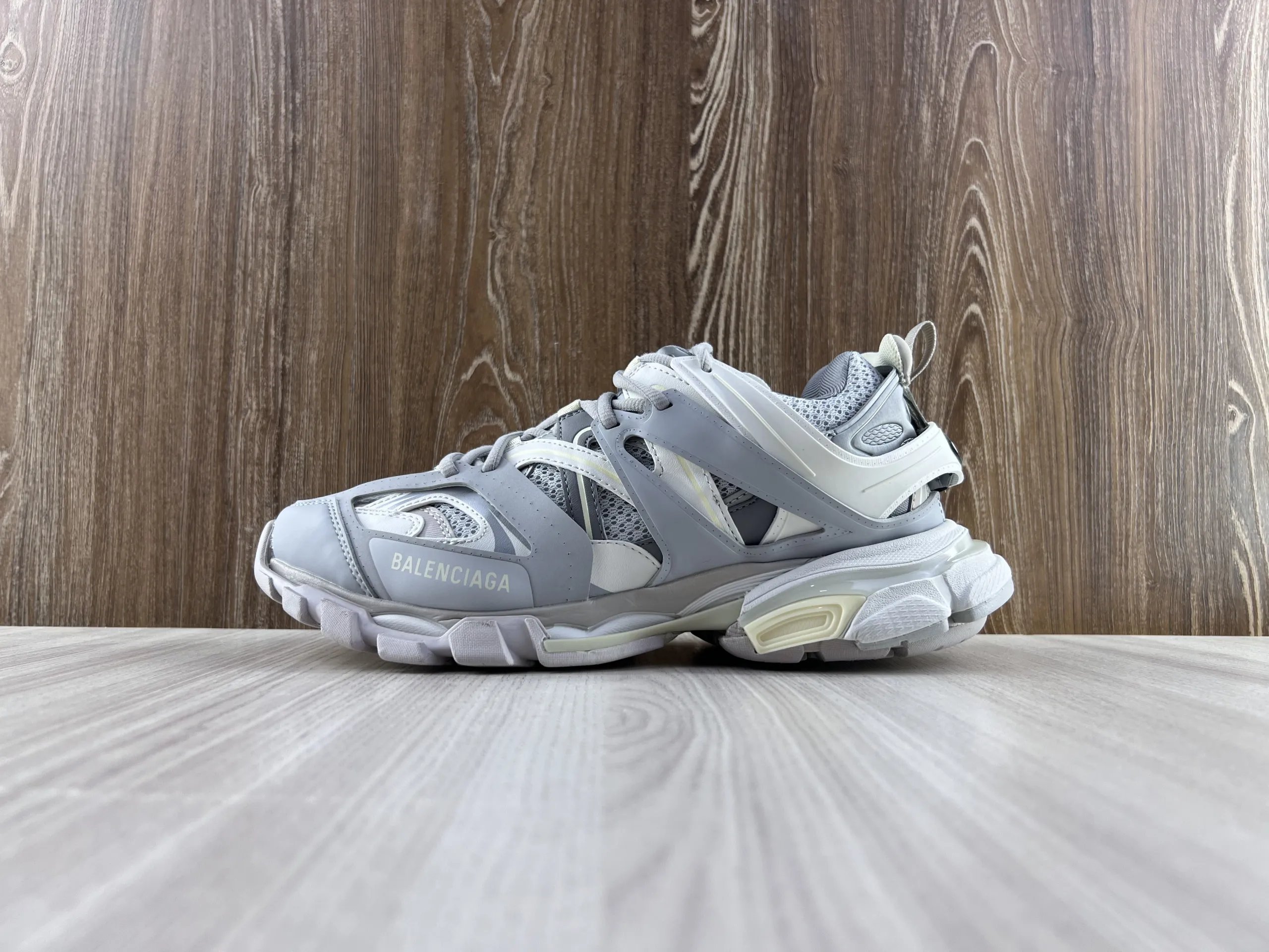 led trainers 103-5