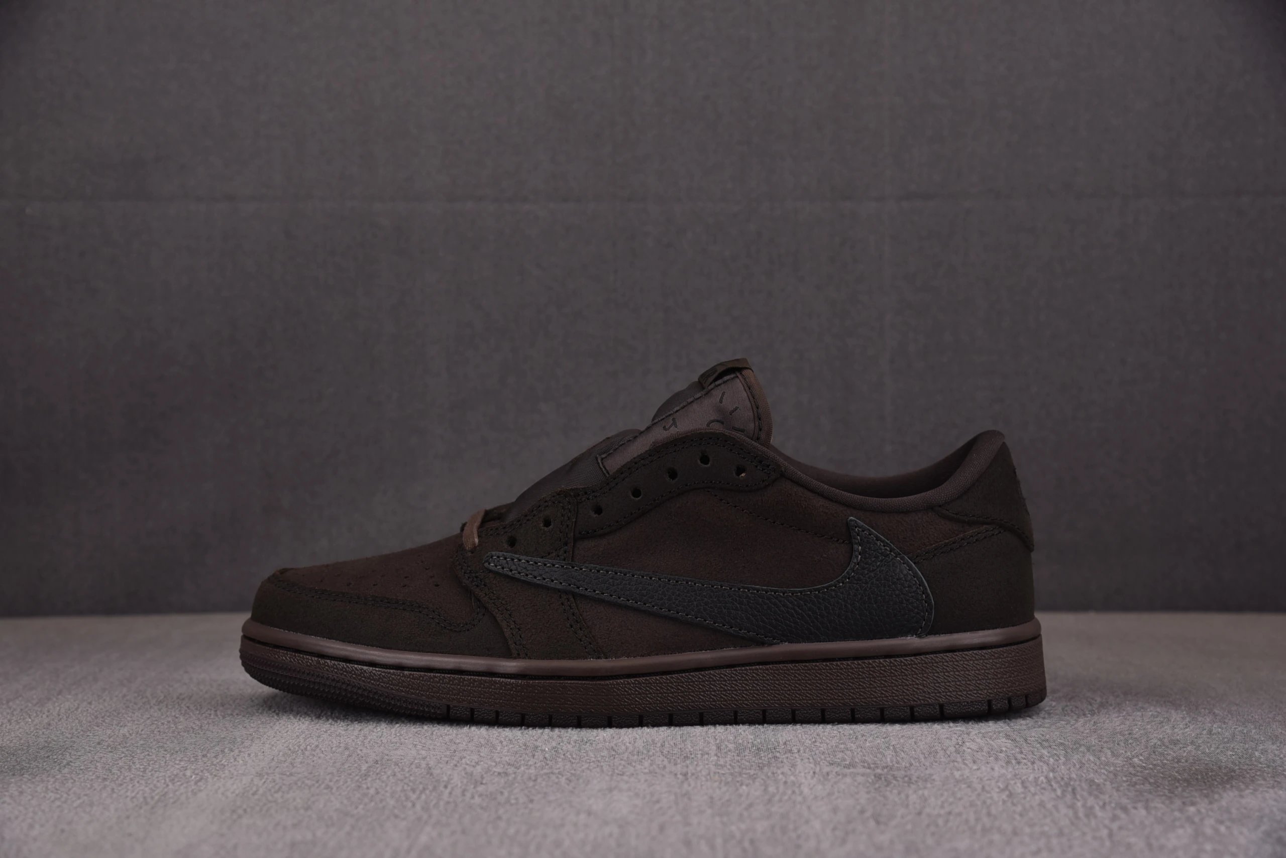 Velvet Brown DM7866-202