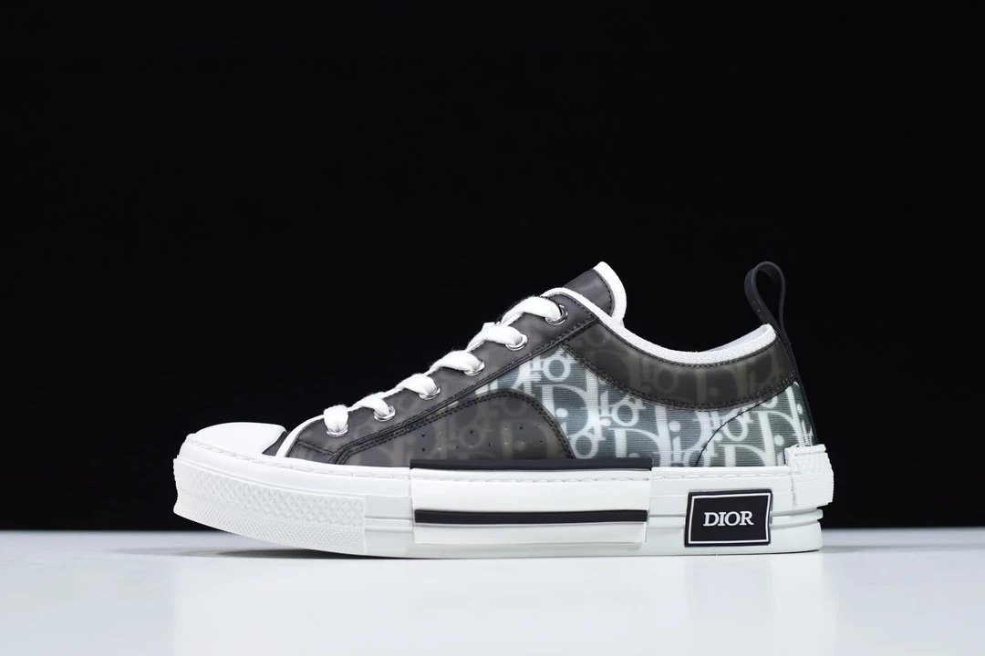 Black and white low-top