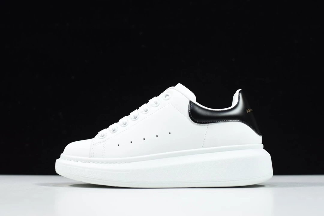 Patent Leather Tail Black