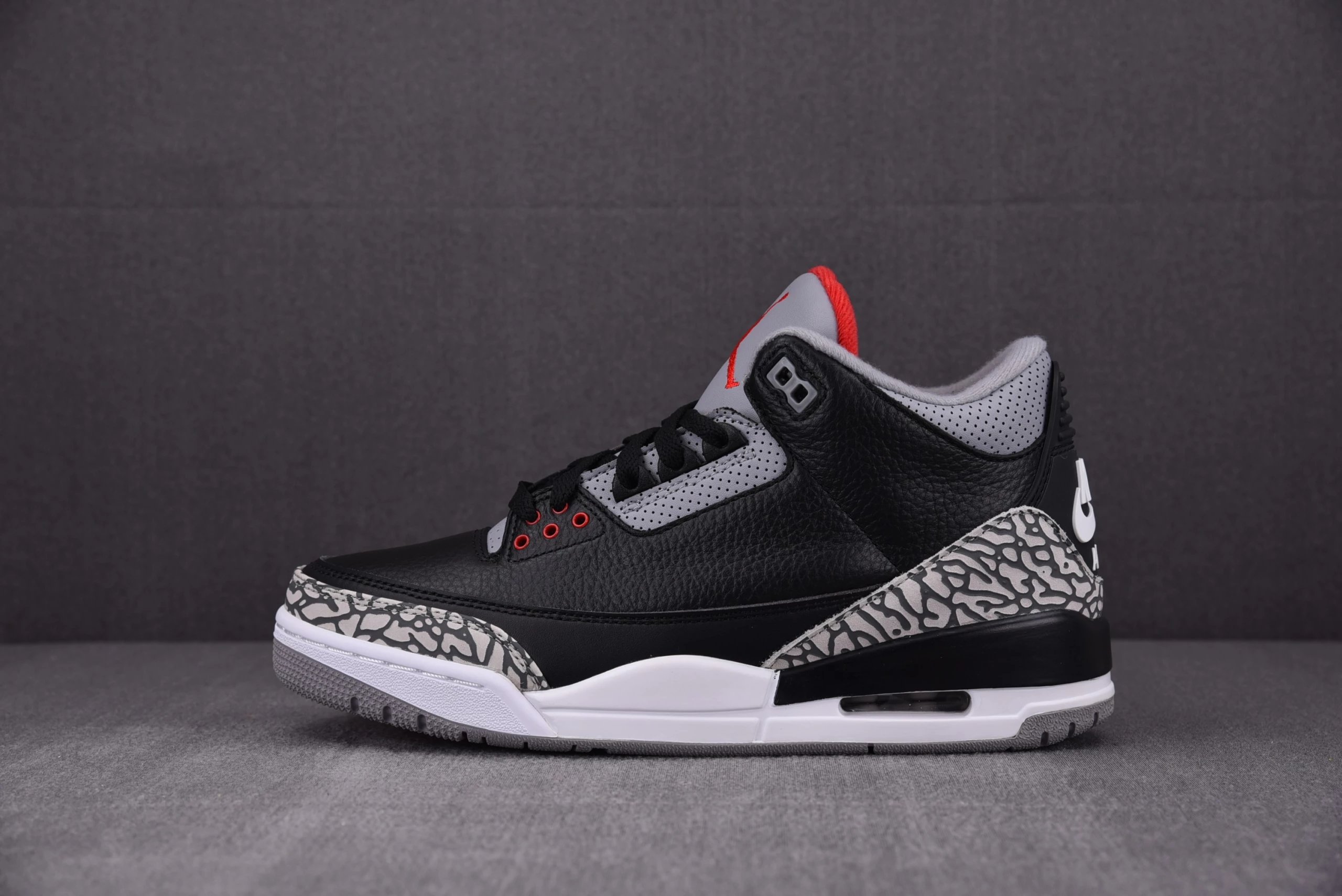 Black Cement（2018） 854262-001