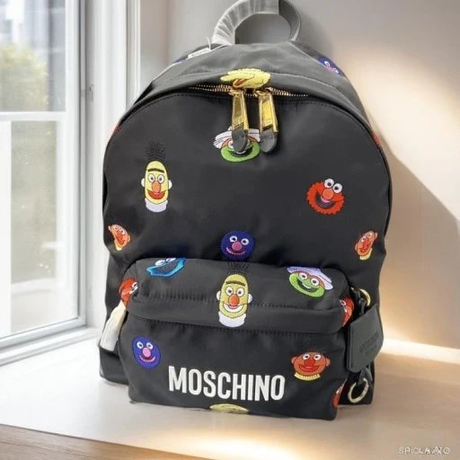 原单Moschino莫斯奇诺双肩包 2022新款森佰系列 百搭双肩包刺绣图案 立体字母尼龙背包 
 2