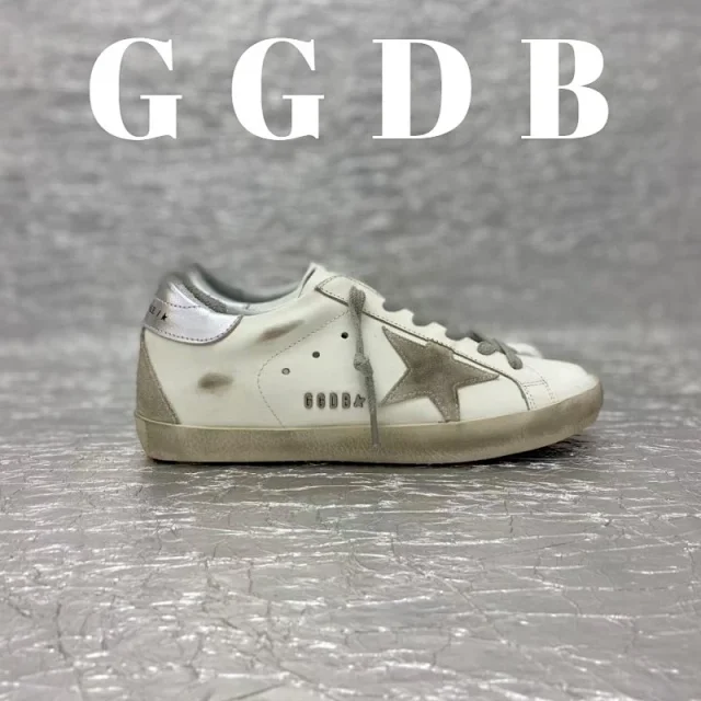 Golden Goose Sneakers Superstar distressed star product detail image 2