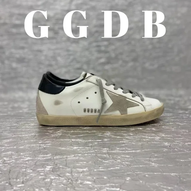 Golden Goose Sneakers Superstar distressed star product detail image 1