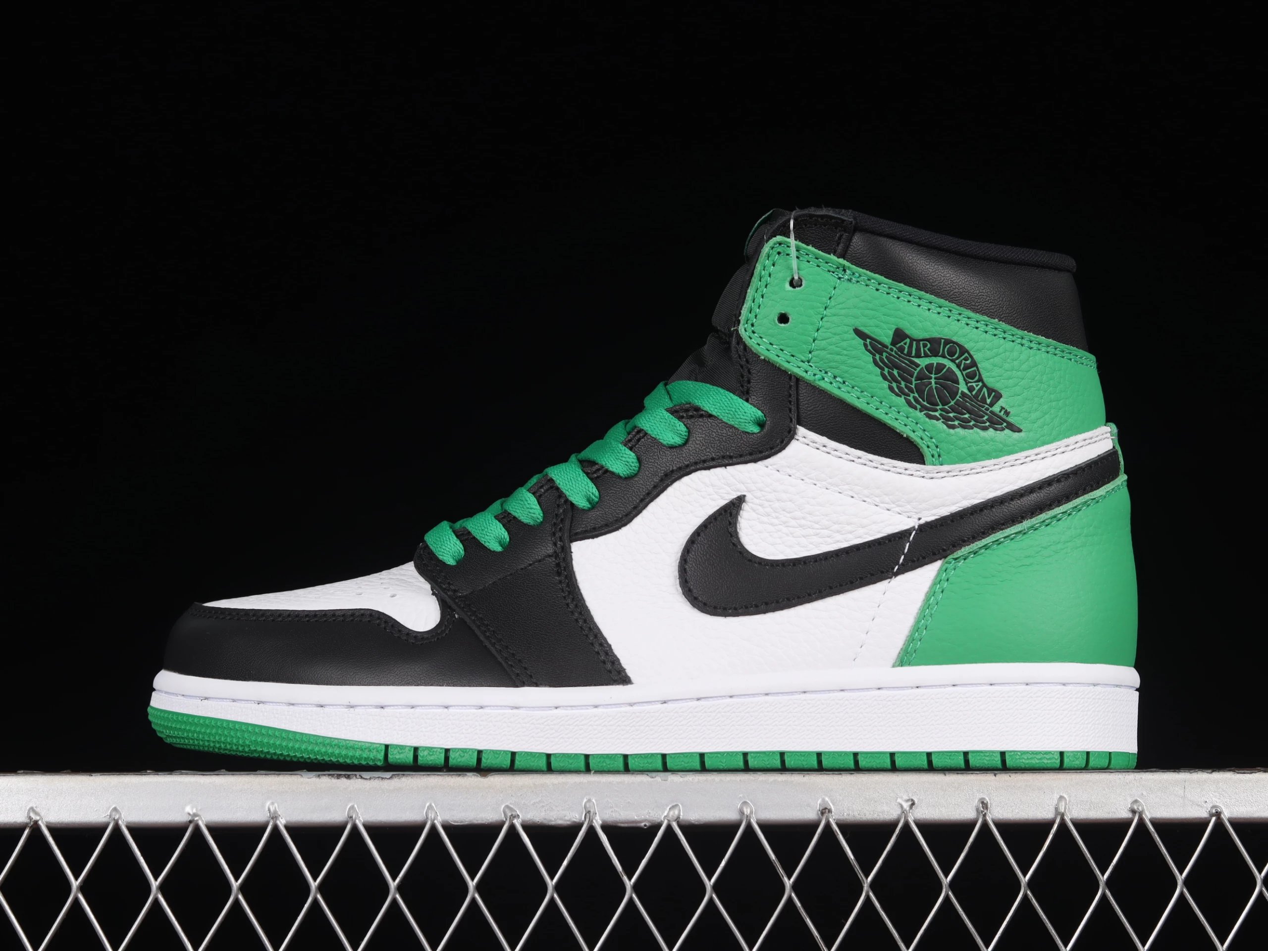 DZ5485-031 Lucky Green