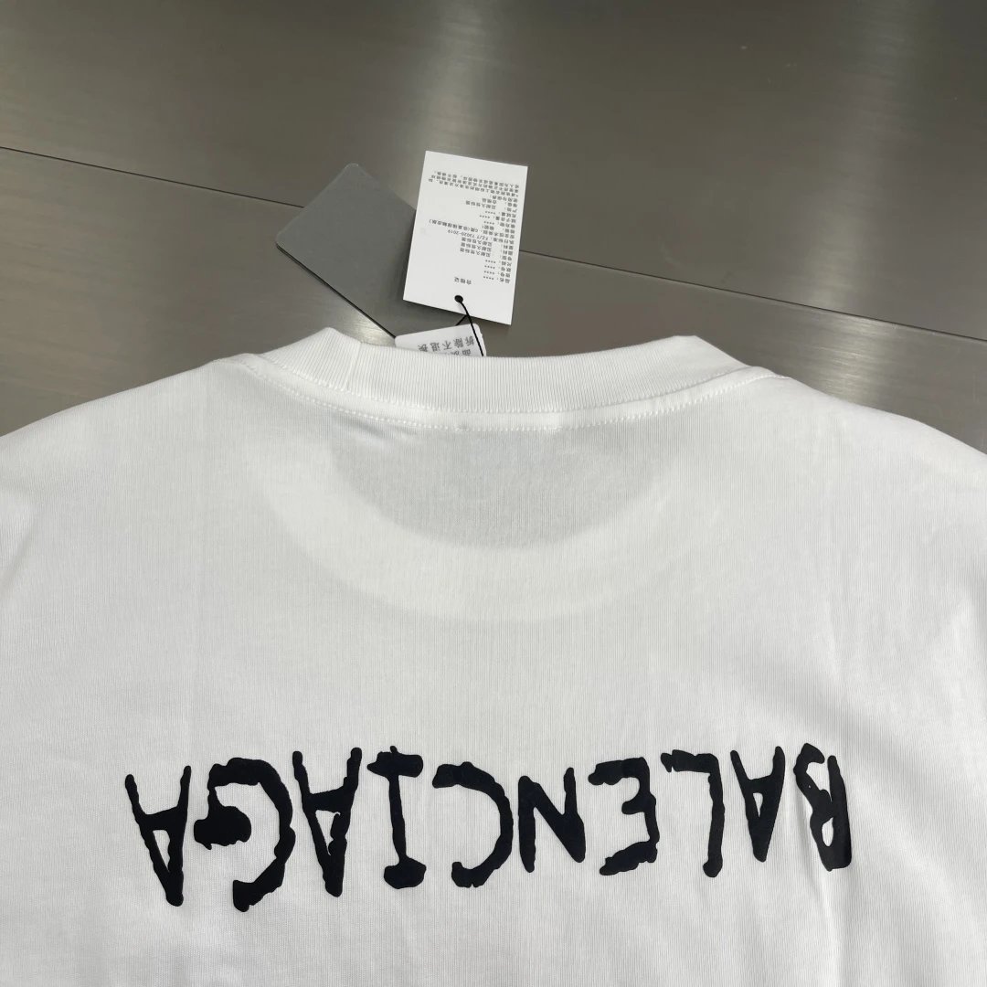 Reverse letter graffiti short-sleeved T-shirt