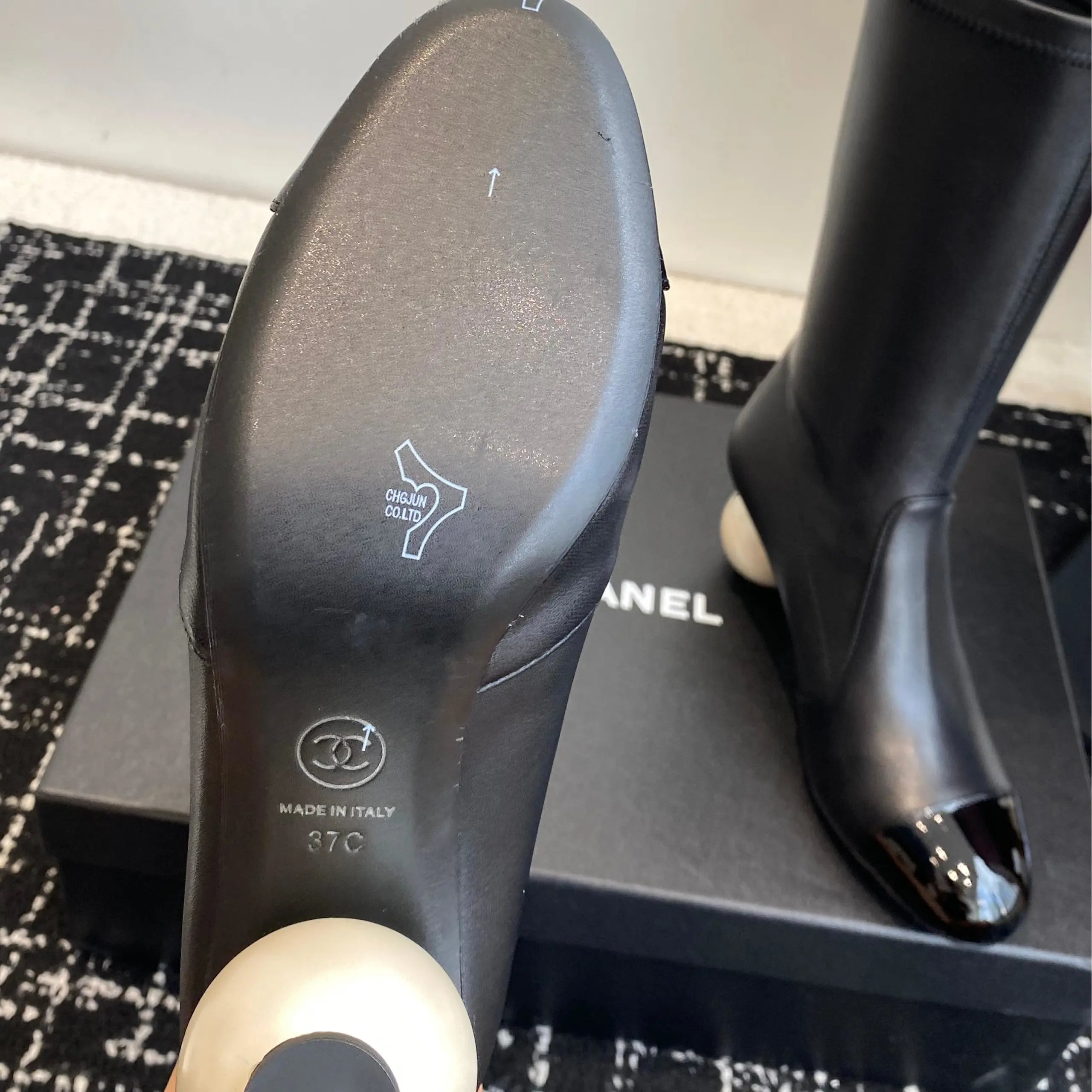 CH@NEL Big pearl heel elastic ankle boots