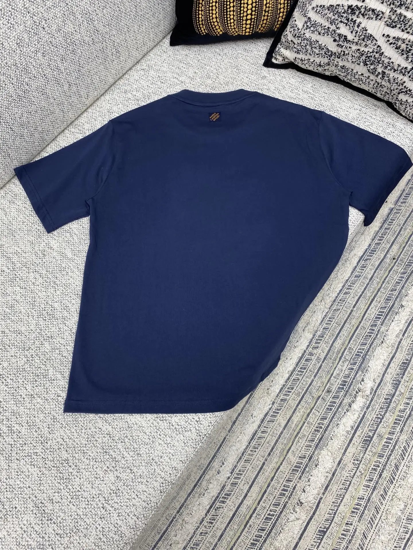 Mount Fuji cherry blossom lettering embroidered T-shirt