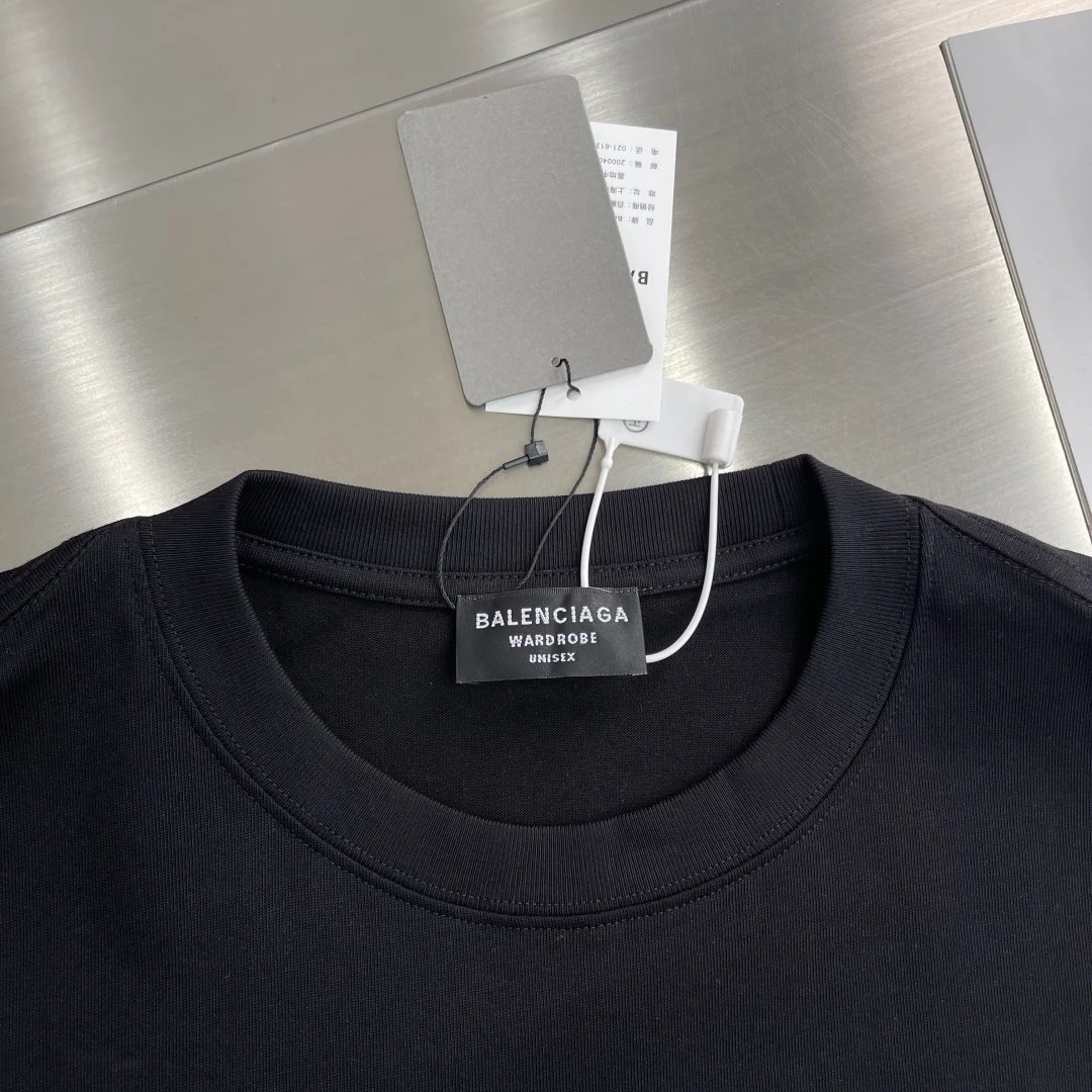 Reverse letter graffiti short-sleeved T-shirt