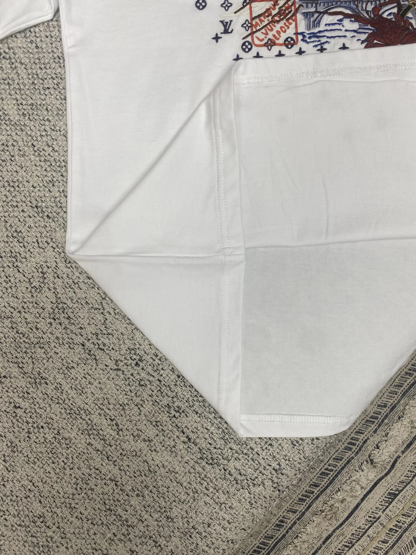 Mount Fuji cherry blossom lettering embroidered T-shirt