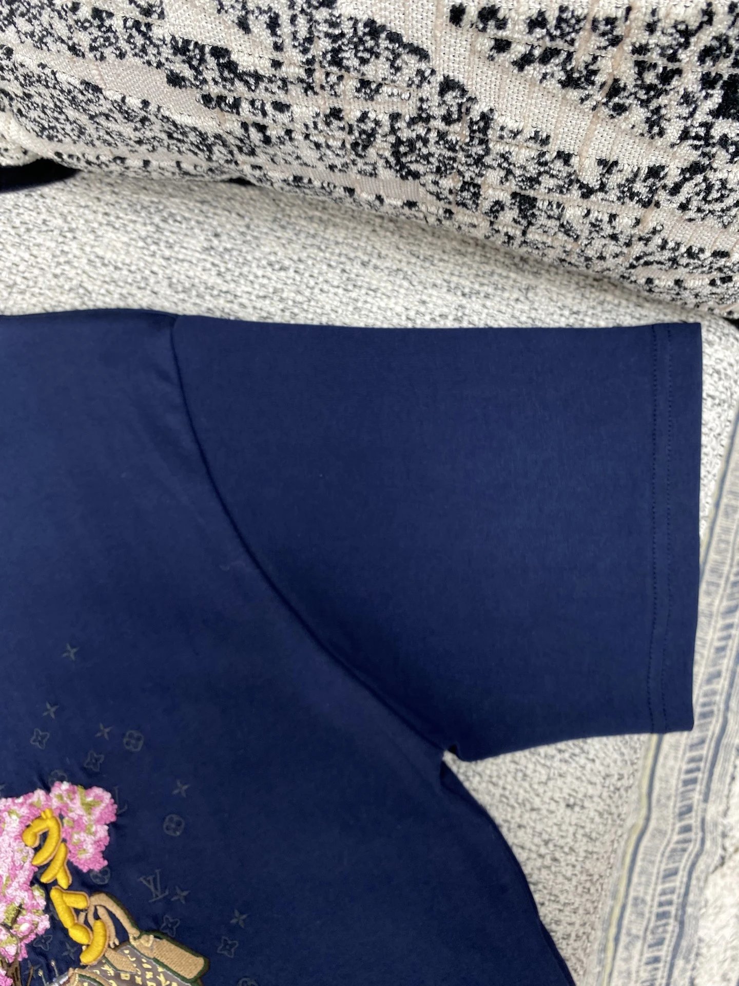 Mount Fuji cherry blossom lettering embroidered T-shirt