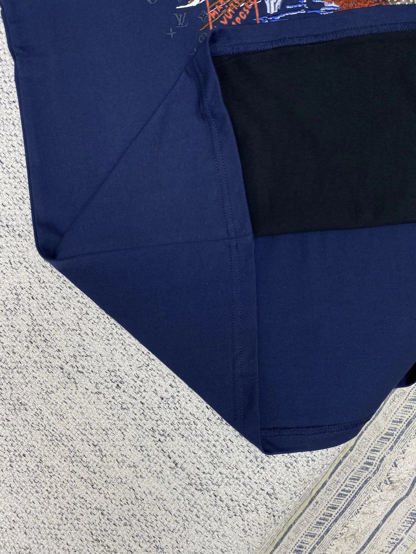 Mount Fuji cherry blossom lettering embroidered T-shirt