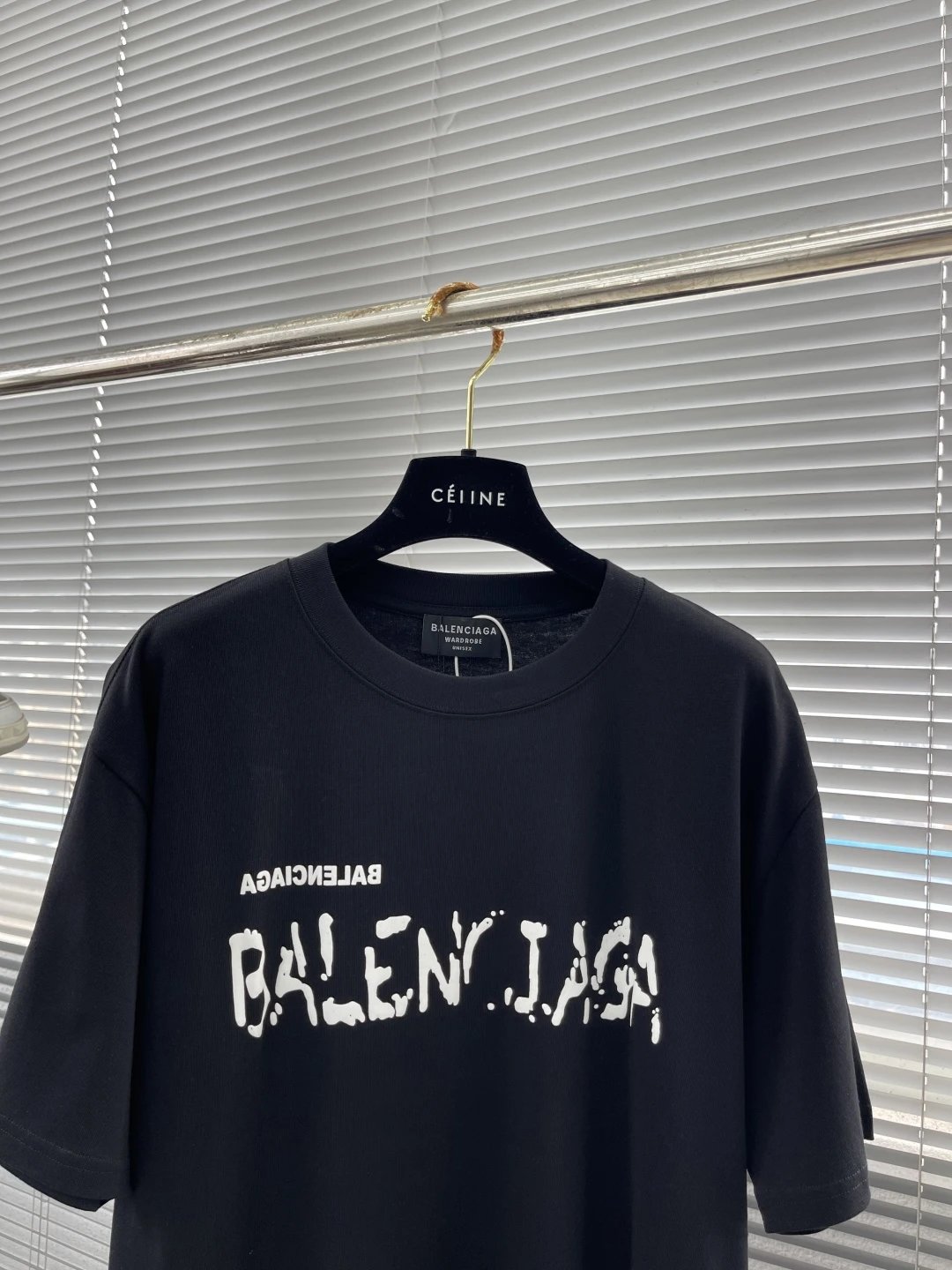 Reverse letter graffiti short-sleeved T-shirt