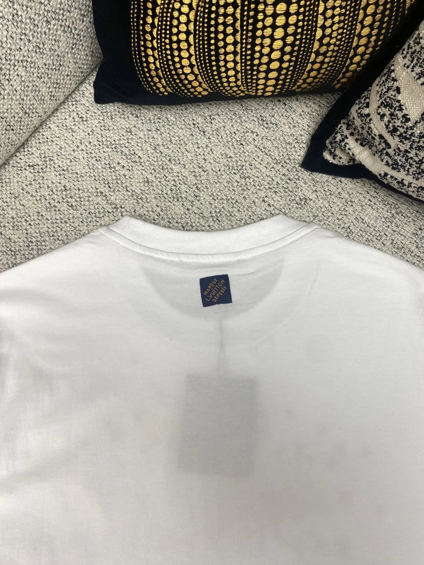 Mount Fuji cherry blossom lettering embroidered T-shirt