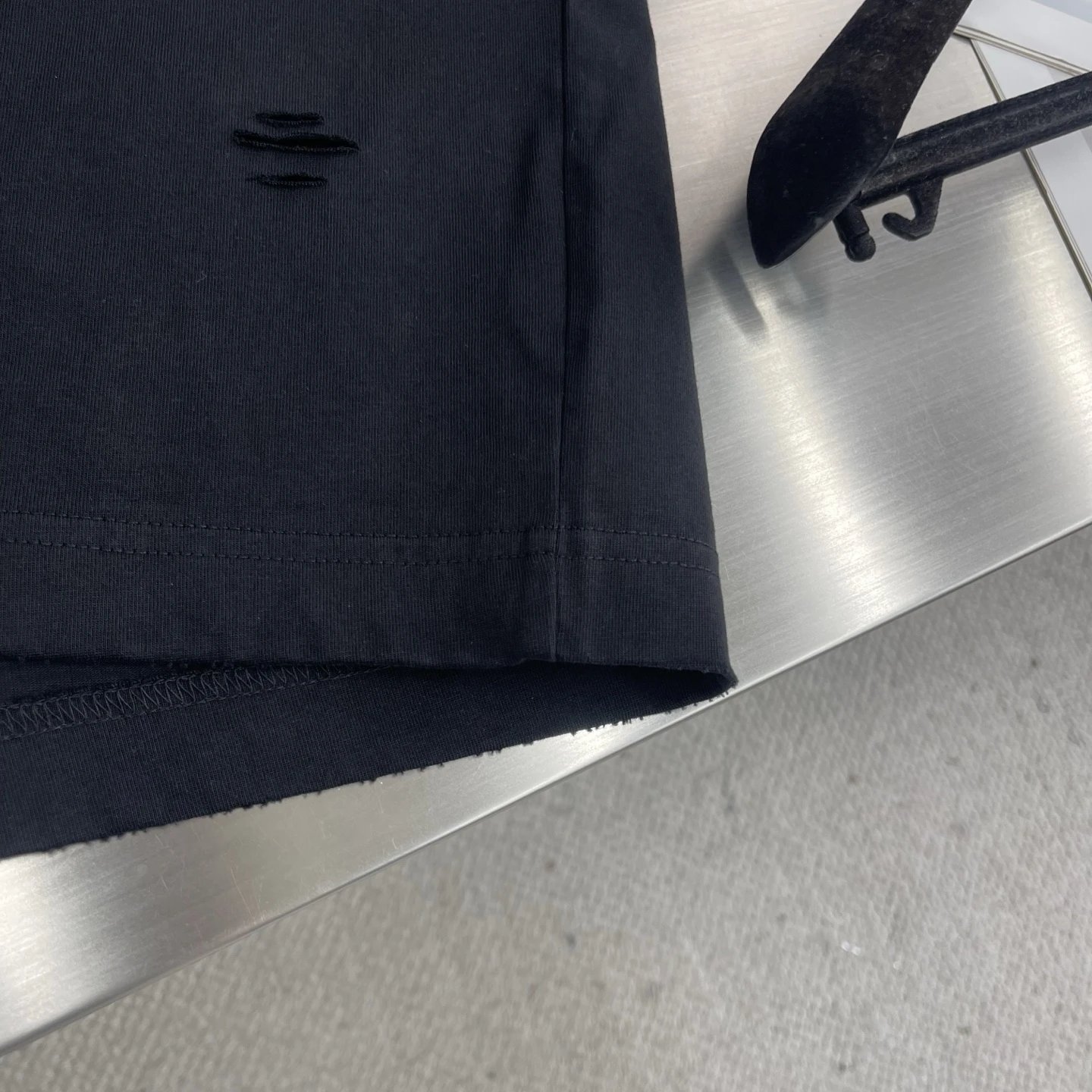 New washed short-sleeved ripped T-shirt