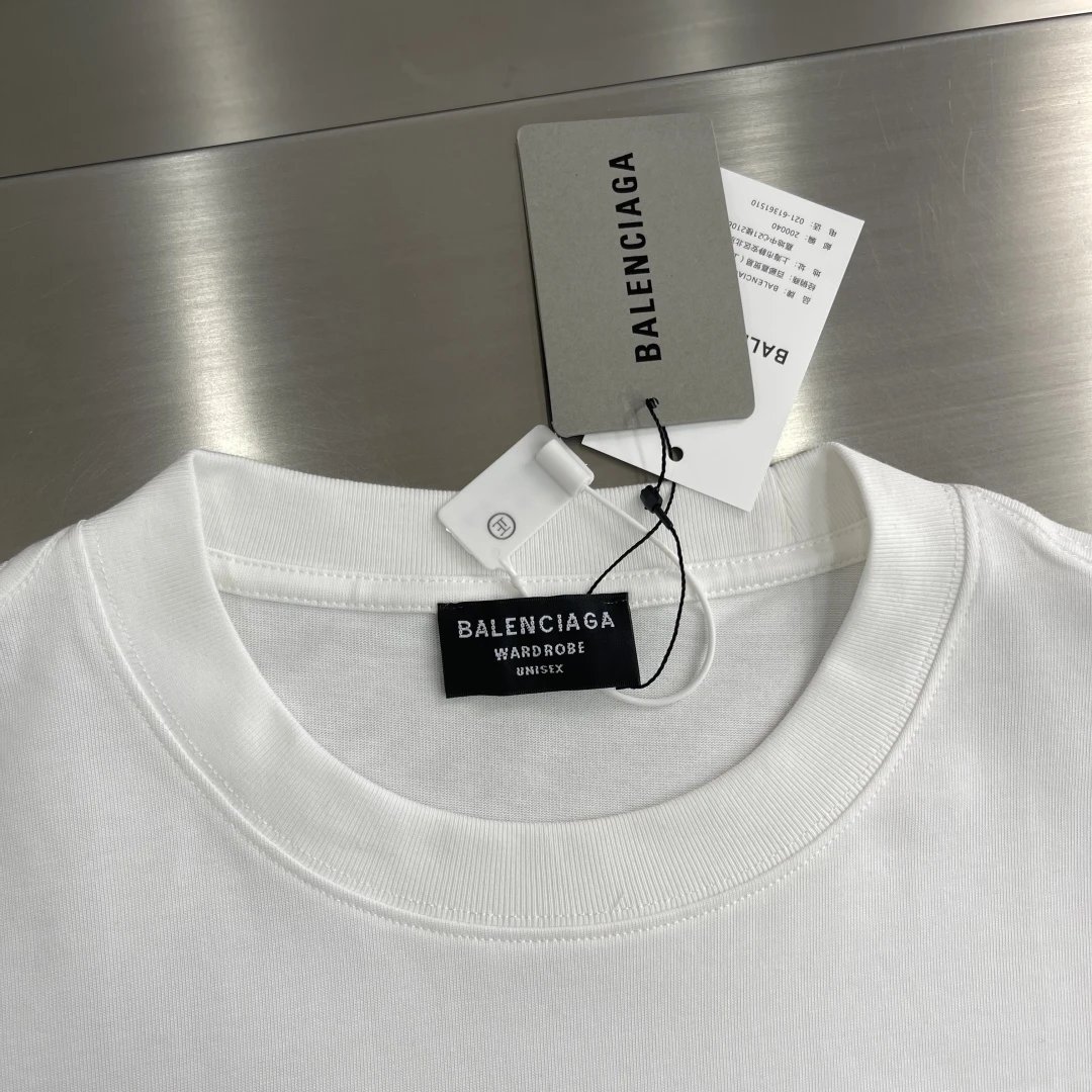 Reverse letter graffiti short-sleeved T-shirt