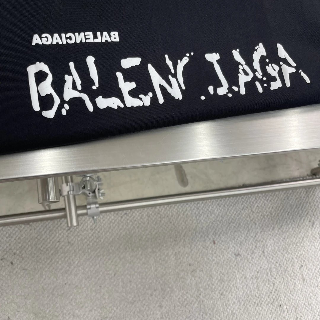 Reverse letter graffiti short-sleeved T-shirt