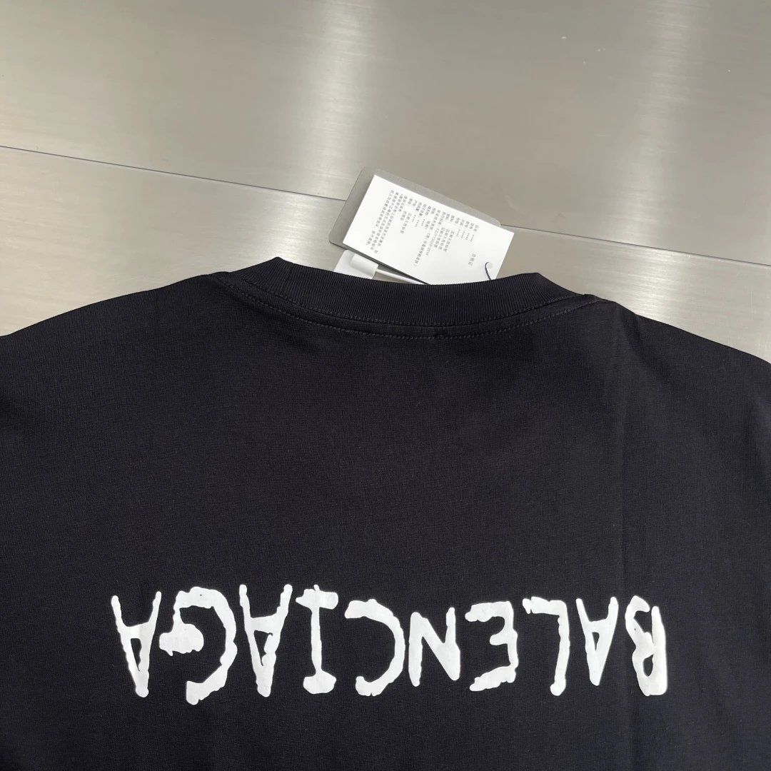 Reverse letter graffiti short-sleeved T-shirt