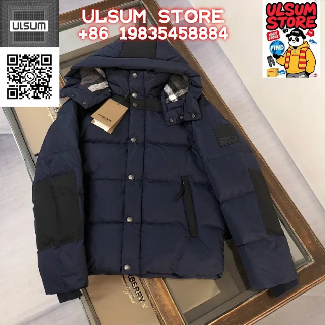 Burberry Down Jackets Hooded quilted jacket with check lining product detail image 15