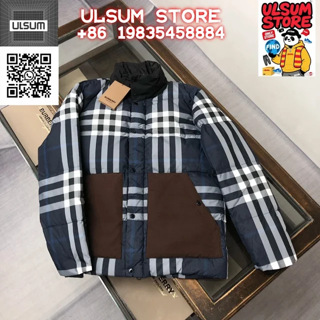 Burberry Down Jackets Hooded quilted jacket with check lining product detail image 17