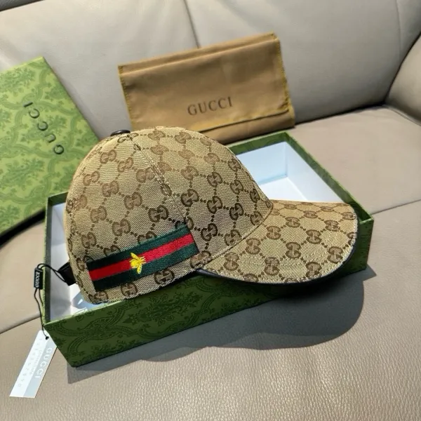 Gucci GG Supreme Baseball Cap Beige with Web Stripe and Bee Embroidery - 1