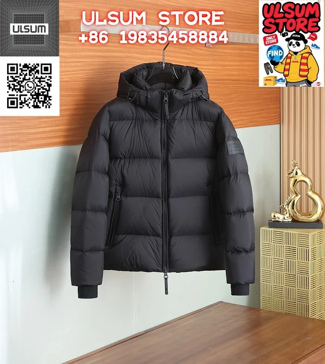 Burberry Down Jackets Hooded quilted jacket with check lining product detail image 8