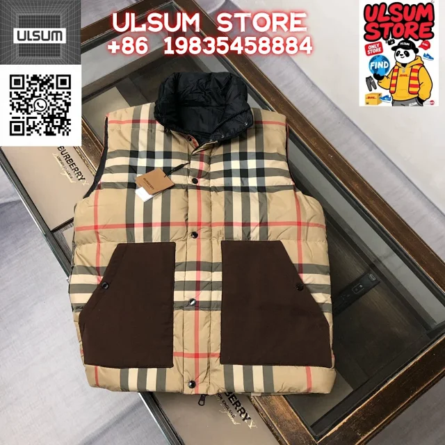 Burberry Down Jackets Hooded quilted jacket with check lining product detail image 20