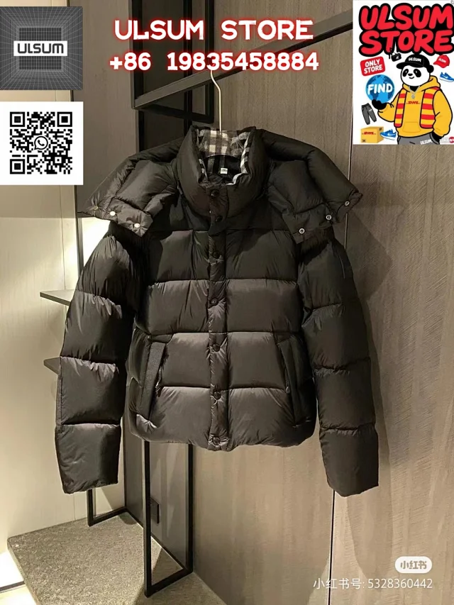 Burberry Down Jackets Hooded quilted jacket with check lining product detail image 33