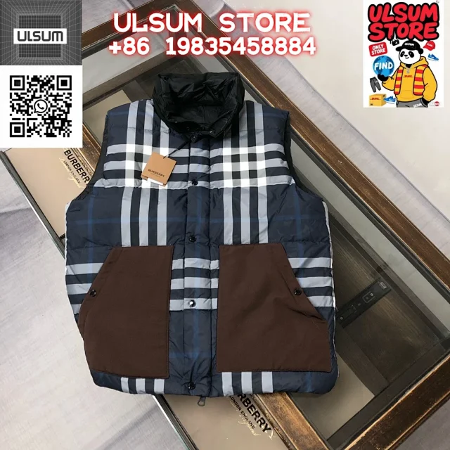 Burberry Down Jackets Hooded quilted jacket with check lining product detail image 19