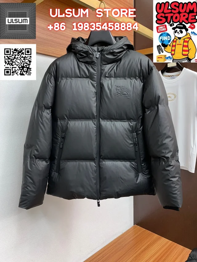 Burberry Down Jackets Hooded quilted jacket with check lining product detail image 43