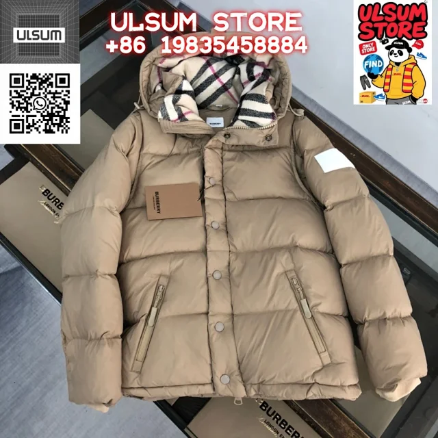 Burberry Down Jackets Hooded quilted jacket with check lining product detail image 24