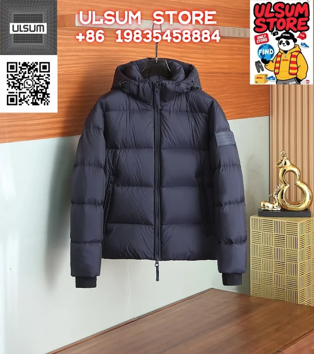 Burberry Down Jackets Hooded quilted jacket with check lining product detail image 7