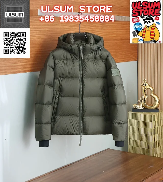 Burberry Down Jackets Hooded quilted jacket with check lining product detail image 6