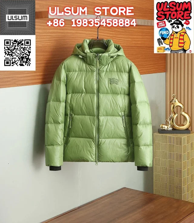 Burberry Down Jackets Hooded quilted jacket with check lining product detail image 4