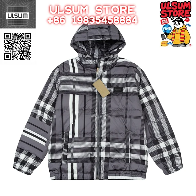 Burberry Down Jackets Hooded quilted jacket with check lining product detail image 32