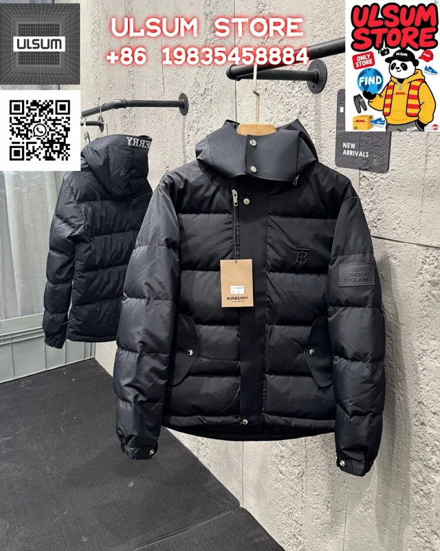 Burberry Down Jackets Hooded quilted jacket with check lining product detail image 26