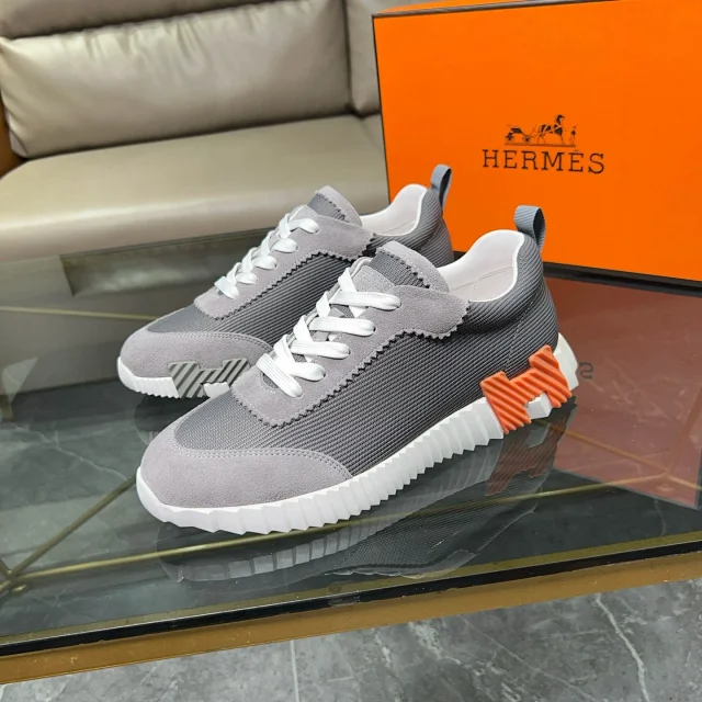 Hermès Sneakers Lace-Up with Serrated Soles and Contrast Heel Inserts product detail image 23