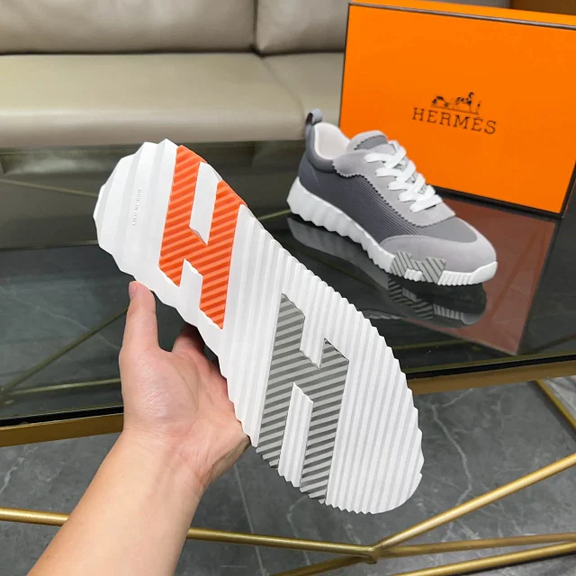 Hermès Sneakers Lace-Up with Serrated Soles and Contrast Heel Inserts product detail image 27