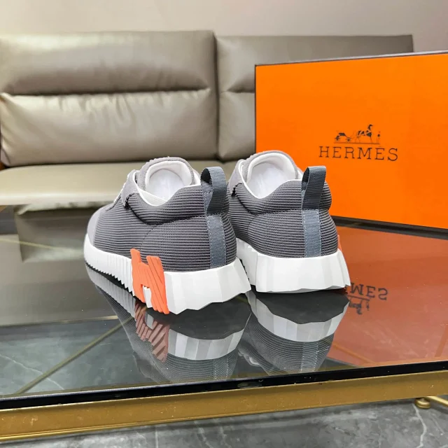 Hermès Sneakers Lace-Up with Serrated Soles and Contrast Heel Inserts product detail image 24
