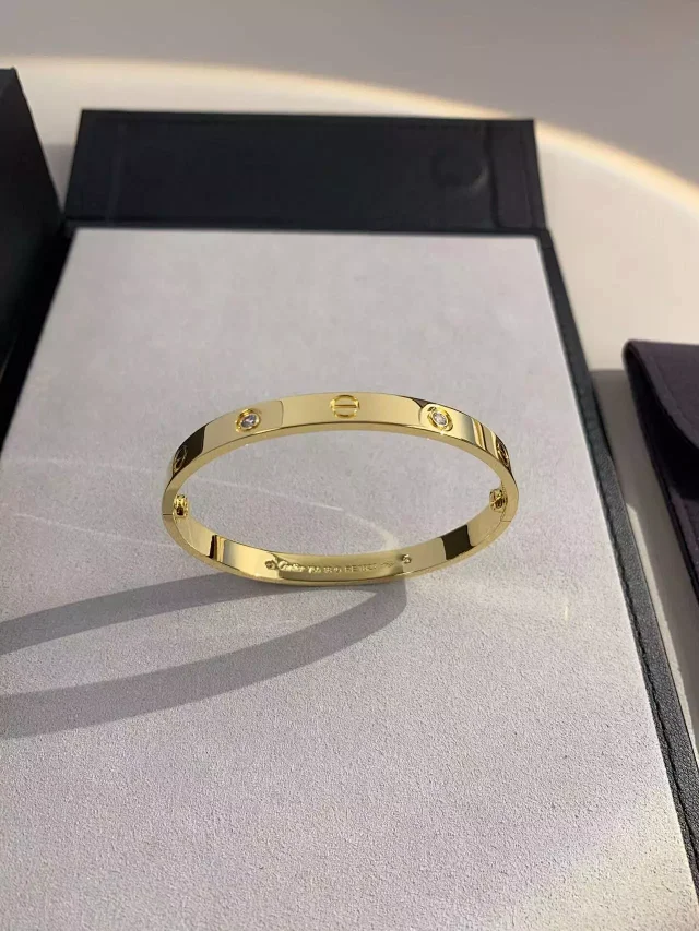 Cartier Jewelry LOVE bracelet with diamond-set screw motifs product detail image 13