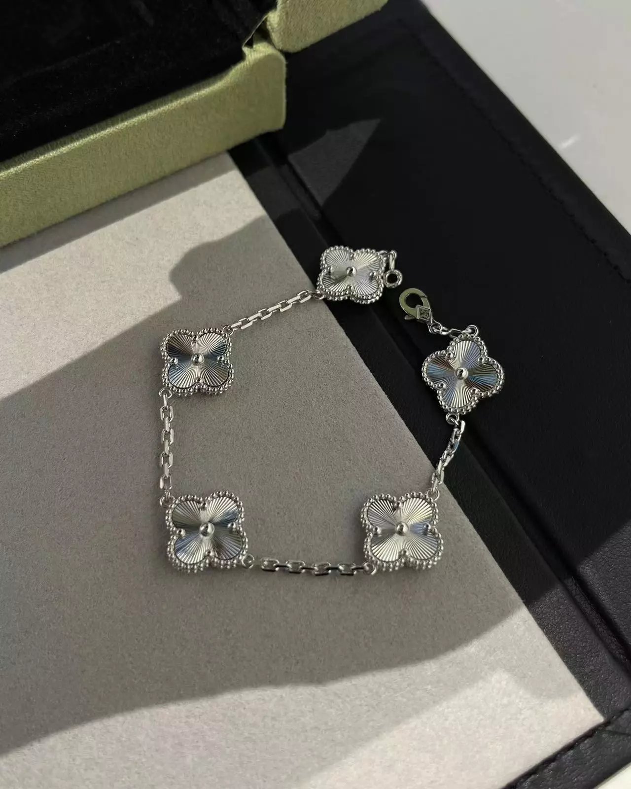Laser-Cut Five-Flower Gold and Silver Dual-Tone 925 Silver Gold-Plated Version