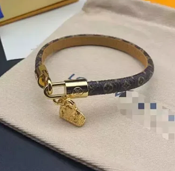 Leather luggage pendant, button, bracelet, Instagram recommendation, popular item on Xiaohongshu, internet celebrity, same style