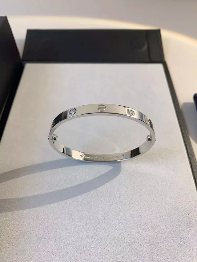 Cartier Jewelry LOVE bracelet with diamond-set screw motifs product detail image 14